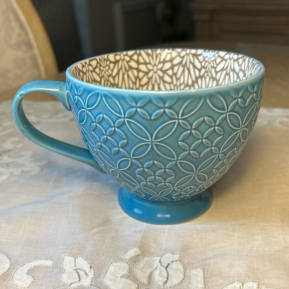 Signature Embossed Cup - Picture 7 of 7